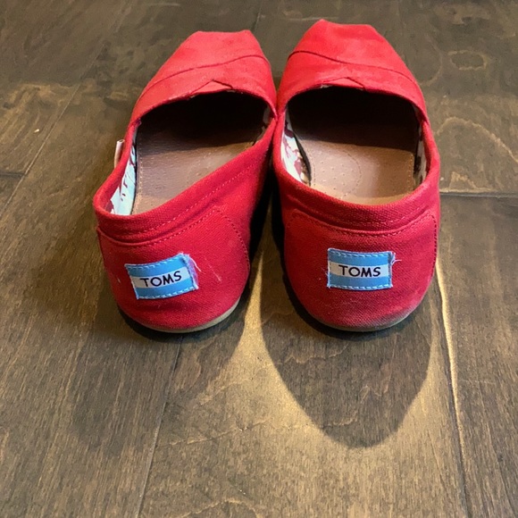 Womens Toms in GUC. Very clean and always worn with socks. Nonsmoking home. - Picture 2 of 4